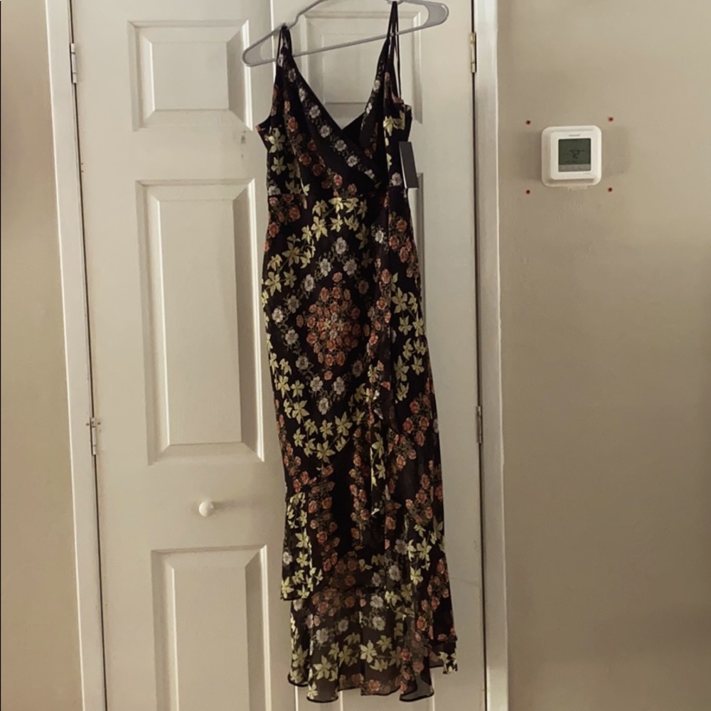 BNWT Guess Large Trail of Blooms Print Dress.